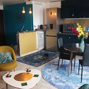 https://la-bulle-bleue.fr-provencehotel.com